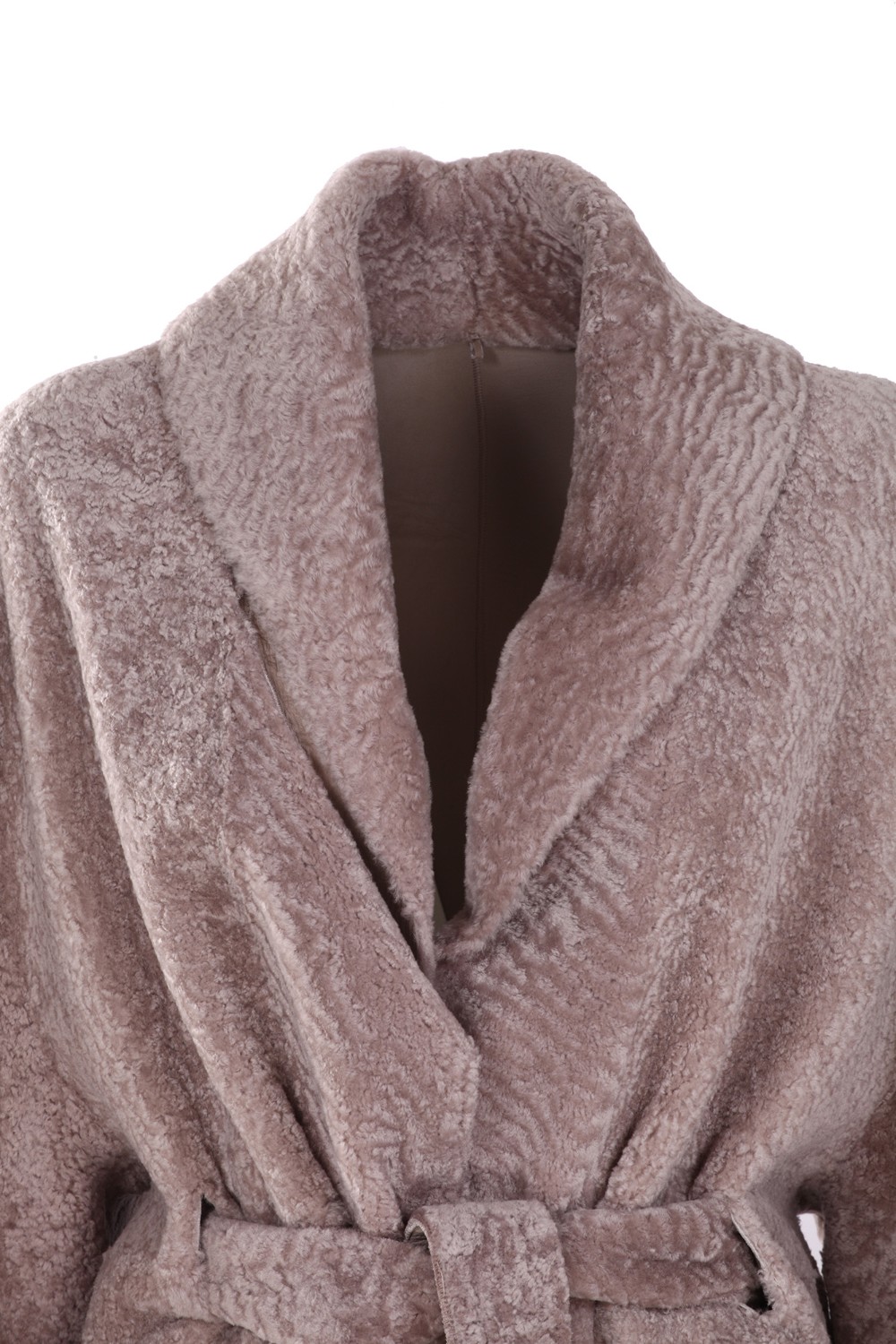shop BENEDETTA NOVI Saldi Giacchetto: Benedetta Novi cappotto lungo con cintura.
Reversibile.
Collo sciallato.
Tasche a toppa.
Composizione: 100% pelle di ovino.
Made in Turkey.. DELI LONG SUD AFRICA-E8117 number 941577